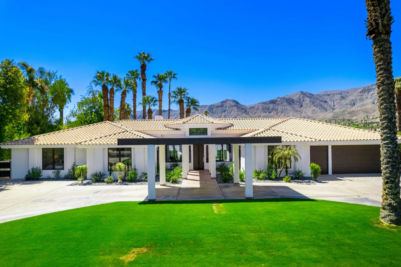 The Oasis residence in Rancho Mirage